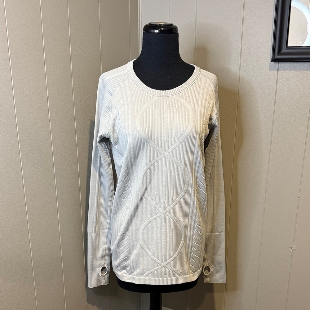 Lululemon Athletica Women’s Light Gray Long Sleeve Knit Top